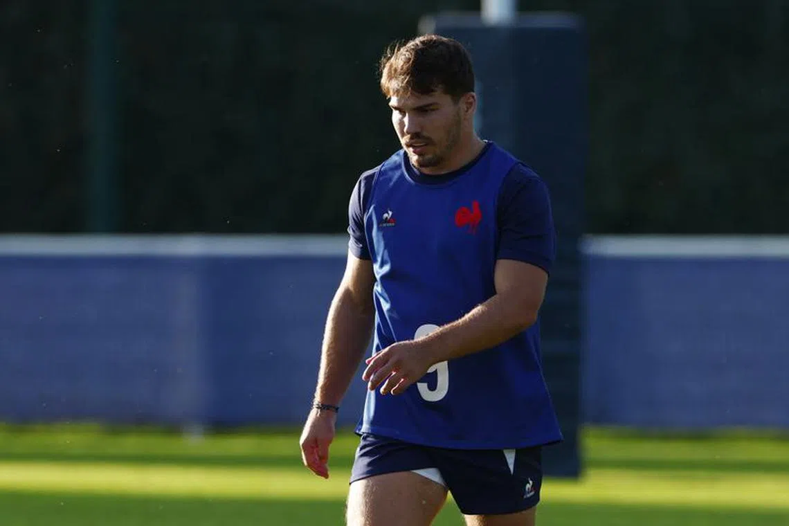 FILE PHOTO: Rugby Union - Rugby World Cup 2023 - France Training - Stade Du Parc, Rueil-Malmaison, France - October 10, 2023 France's Antoine Dupont during training REUTERS/Gonzalo Fuentes/File Photo