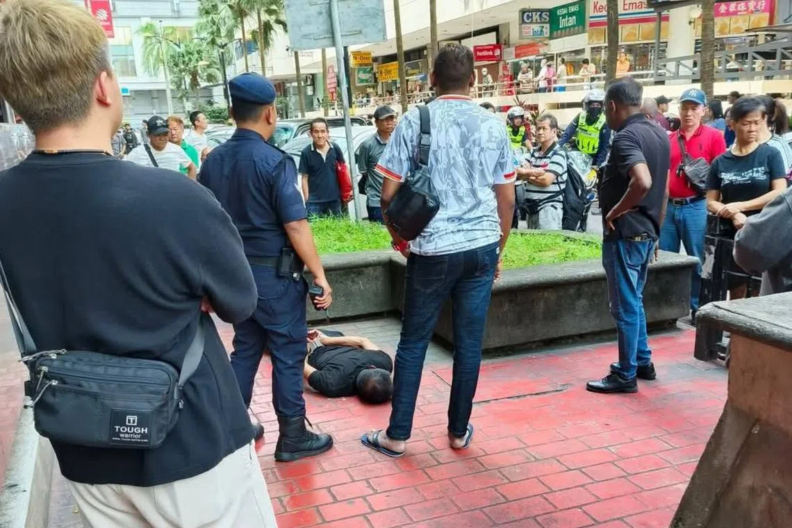 Asst Comm Raub reportedly said that both men were strangers, loitering and drinking at the scene before the incident unfolded. 