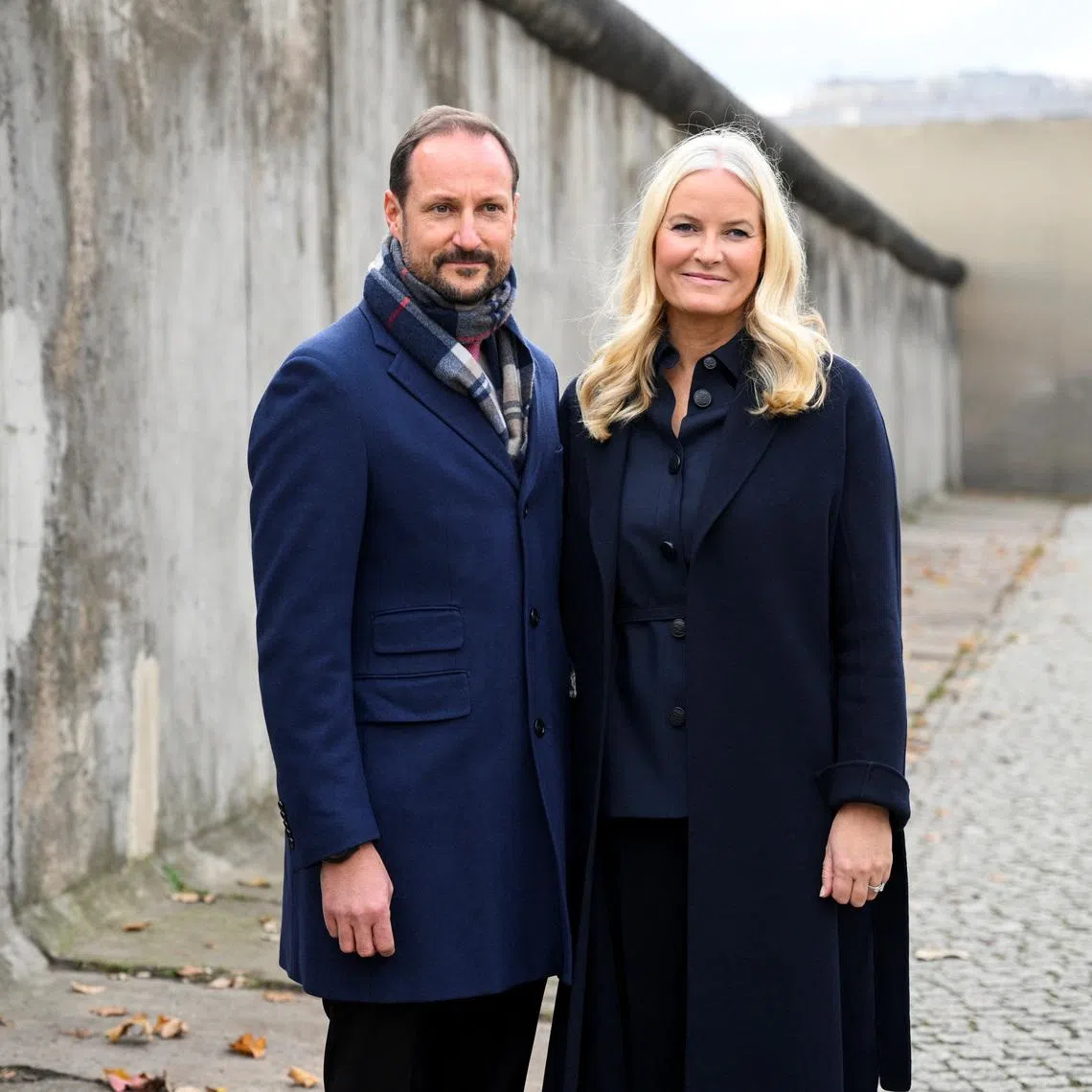 Norway's Crown Prince Haakon and Crown Princess Mette-Marit pose as they attend a memorial ceremony marking the 34th anniversary of the fall of the Berlin Wall at Bernauer Strasse in Berlin, Germany, November 9, 2023. REUTERS/Annegret Hilse/File Photo