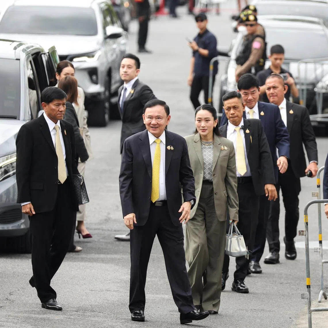 Former Thai Prime Minister Thaksin Shinawatra and his daughter Paetongtarn Shinawatra arrive at the Supreme Court ahead of a verdict on the legality of Thaksin's six-month hospital stay before he was granted a parole, in Bangkok, Thailand, September 9, 2025. REUTERS/Athit Perawongmetha