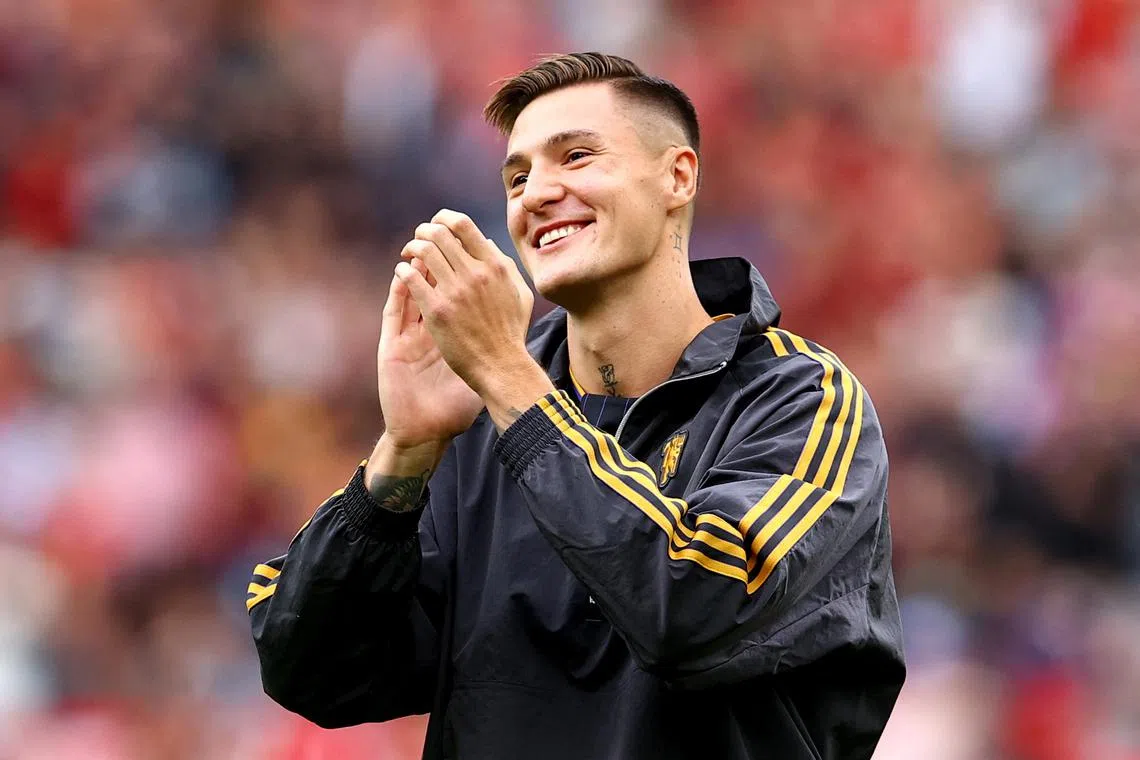FILE PHOTO: Soccer Football - Friendly - Manchester United v Fiorentina - Old Trafford, Manchester, Britain - August 9, 2025 New Manchester United player Benjamin Sesko applauds fans before the match Action Images via Reuters/Andrew Boyers/File Photo