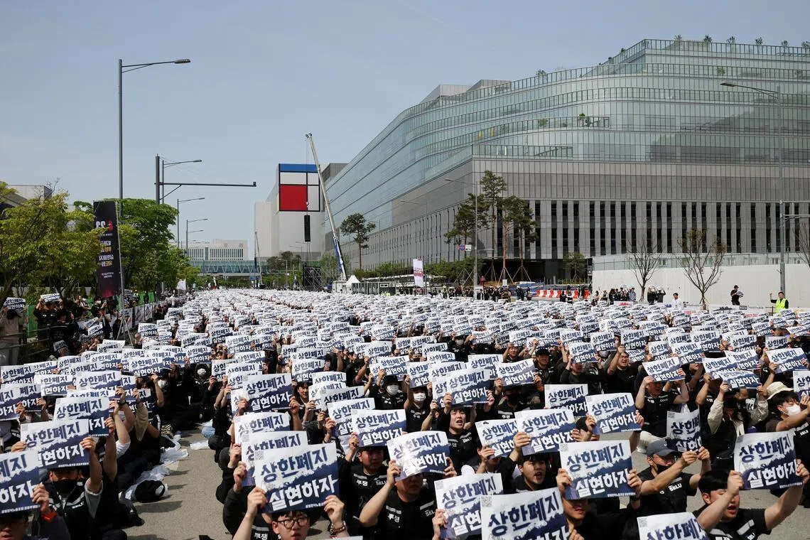Samsung Electronics union sticks to strike plan despite talks offer; shares slide