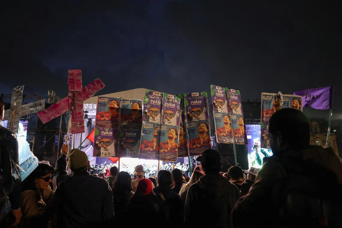 Supporters of Colombian presidential candidate Ivan Cepeda hold campaign posters with his picture as they attend the closing ceremony of the Historic Pact (Pacto Historico) campaign at Plaza de Bolivar in Bogota, Colombia, February 27, 2026. REUTERS/Luisa Gonzalez