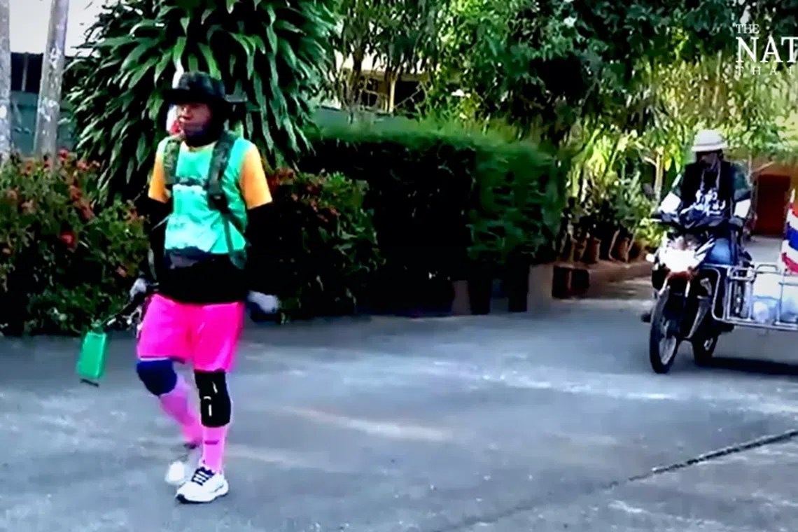 Mr Suthep “Maew” Promjit left his hometown in Nakhon Nayok in central Thailand on Jan 14, with the aim of reaching Satun in southern Thailand by foot to propose to his girlfriend on Valentine’s Day. 