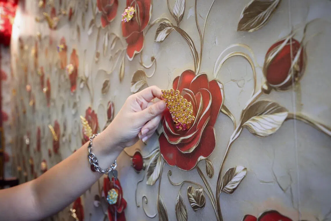 The kerosang attached to the wall of the tea room.