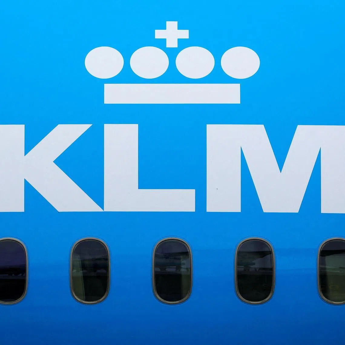 Dutch health authorities are contacting those who were aboard a KLM flight for a brief time with a passenger who had hantavirus.