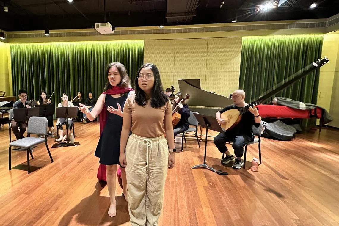 sfpicks23 - Alice Putri as Dido and Rebecca Reavley as Spirit, together with Red Dot Baroque

  