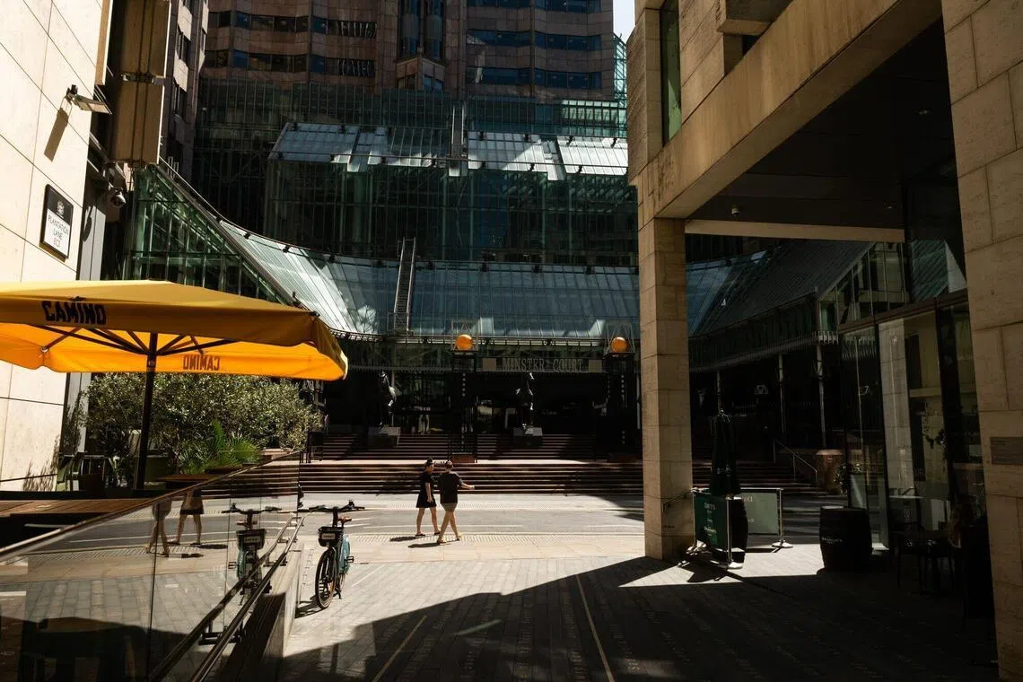 London’s expats struggle to adapt to extreme heat without air conditioning