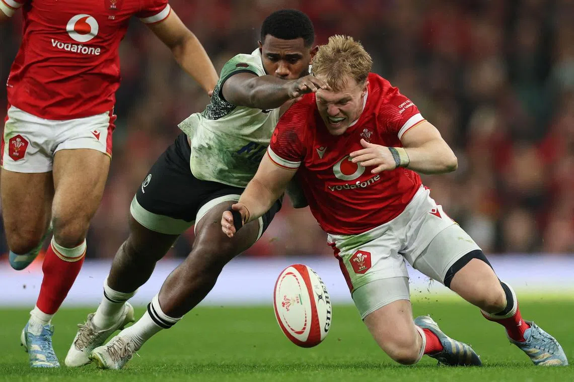 Fiji full-back Vuate Karawalevu (left) fights for the ball with Wales wing Blair Murray on Nov 10.