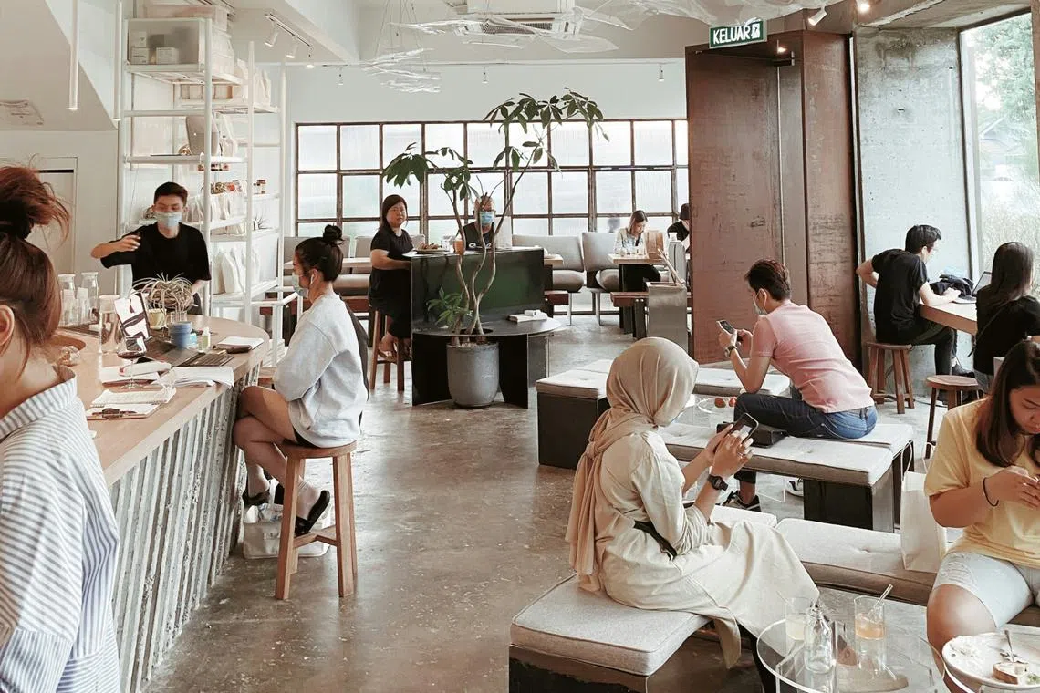 According to Mr Zulfadzil, owner of Blue Cabins homestay in Cameron Highlands, there are sellers who take advantage of raising prices when there are many tourists.