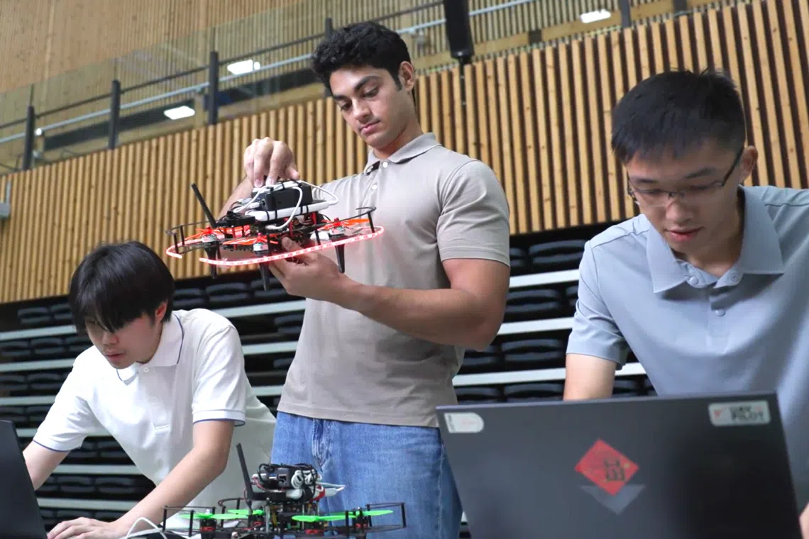 florian ableitner, centre alongside teammates at ntu as they build three autonomous drones for their final year project