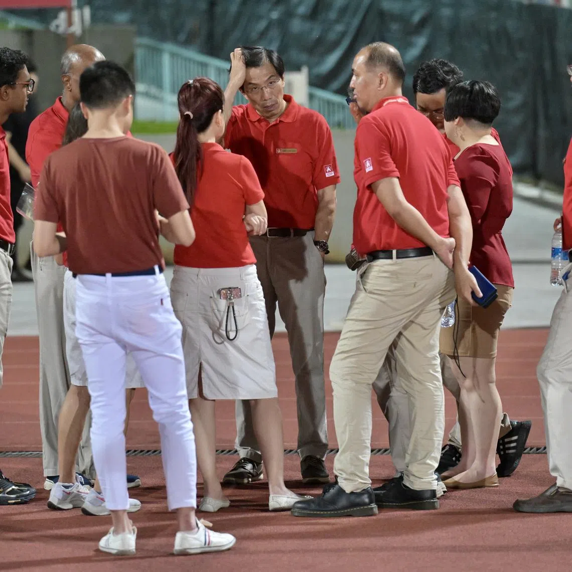 SDP candidate Chee Soon Juan having a team talk with the SDP team soon after arriving at MOE (Evans) Stadium on May 4.