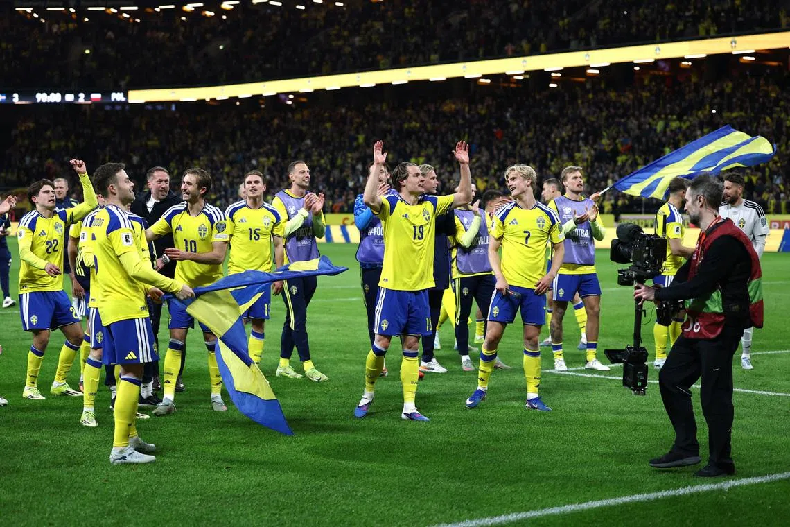 Soccer Football - FIFA World Cup - UEFA Qualifiers - Finals - Sweden v Poland - Strawberry Arena, Solna, Sweden - March 31, 2026 Sweden players celebrate qualifying for the FIFA World Cup REUTERS/Kacper Pempel