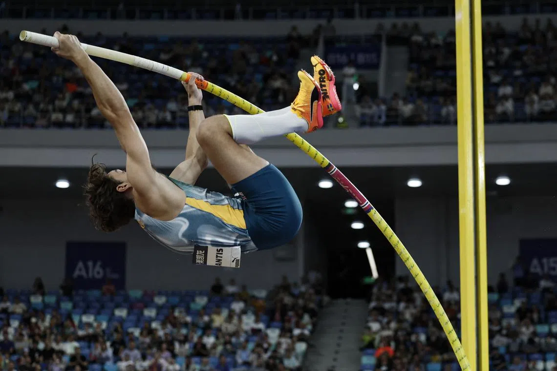 Athletics - Diamond League - Xiamen - Xiamen Egret Stadium, Xiamen, China - April 20, 2024 Sweden's Armand Duplantis in action during the men's pole vault final REUTERS/Tingshu Wang