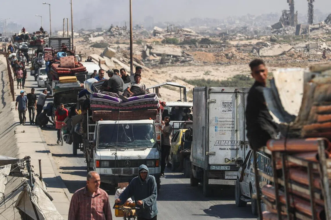 ‏Displaced Palestinians move southward following orders from Israeli forces preparing to assault Gaza City.