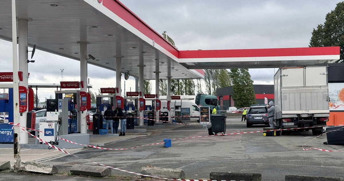 Gunman fires from car near Paris, killing 1; police arrest suspect