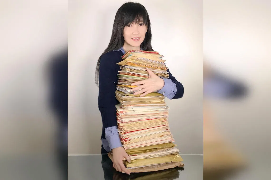 Hong Kong singer Vivian Chow wants to make those who support her feel happy. 