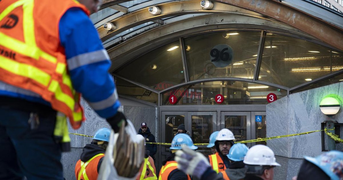 Human error likely caused Manhattan subway crash and derailment ...
