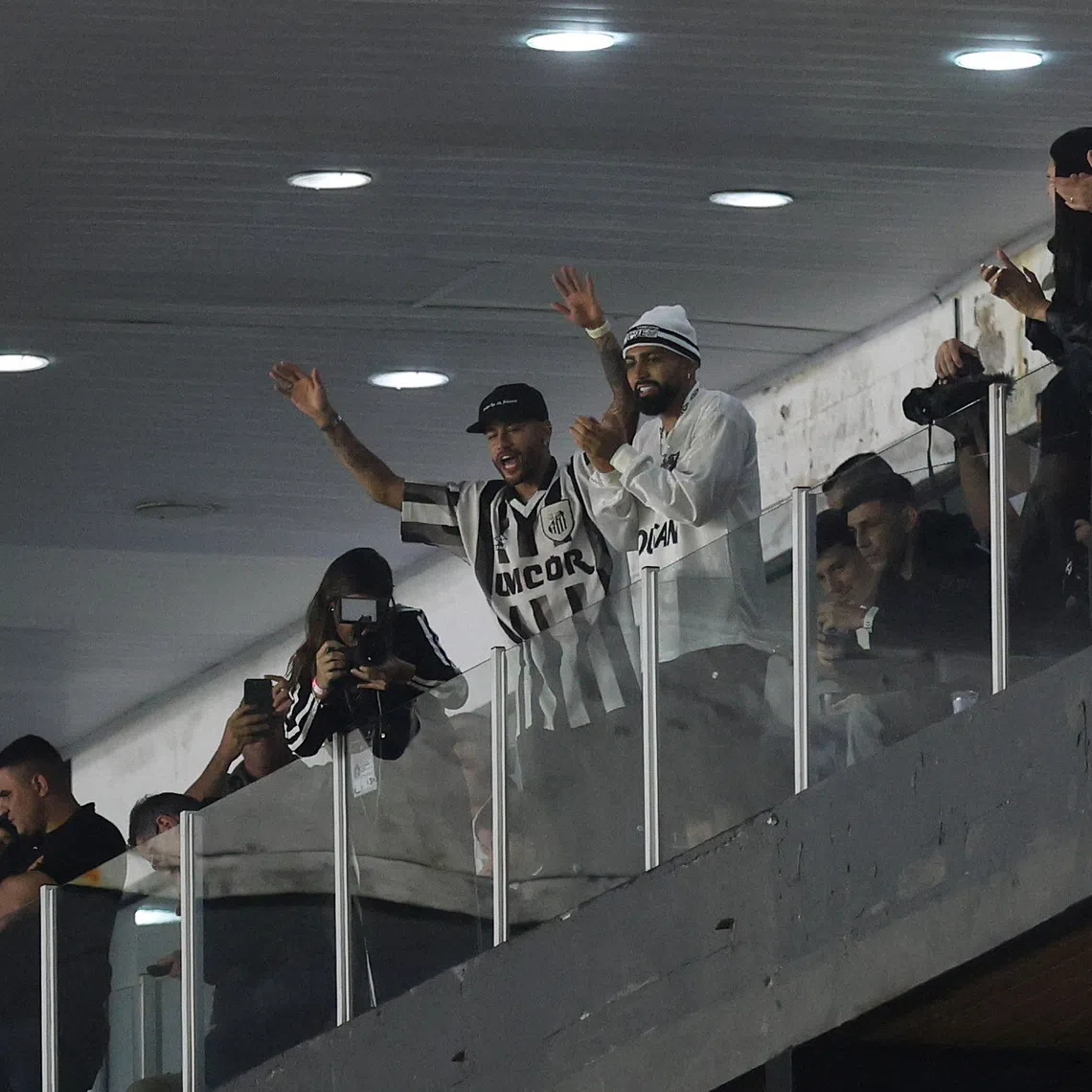 Soccer Football - Brasileiro Championship - Santos v Cruzeiro - Estadio Urbano Caldeira, Santos, Brazil - September 12, 2026 Santos' Neymar and Gabriel Barbosa cheer from the stands during the match REUTERS/Thiago Bernardes