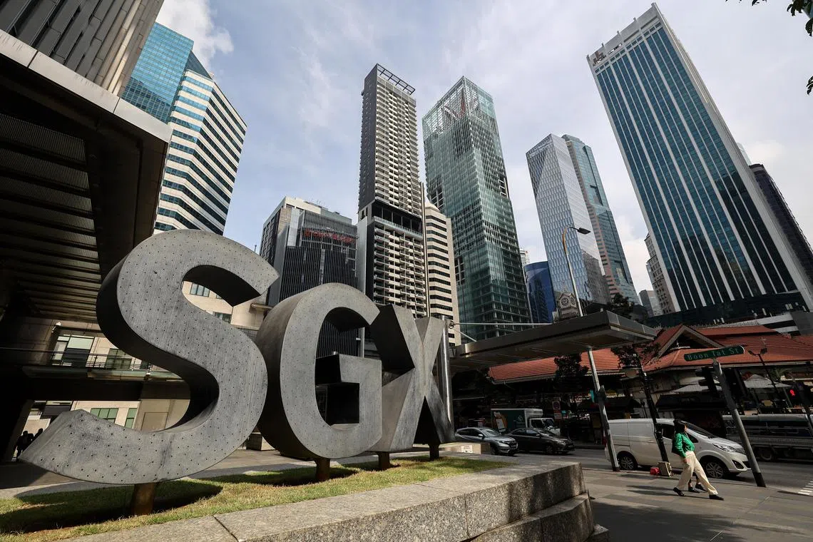 CBD, SGX, raffles place, shenton way, white collar
工资会建议为低薪雇员加薪5.5%至7.5% 提供一次性特别补助减轻通胀压力
CMG20231031-Darwis01 陈渊庄/ 拍上班族的generics [CBD]