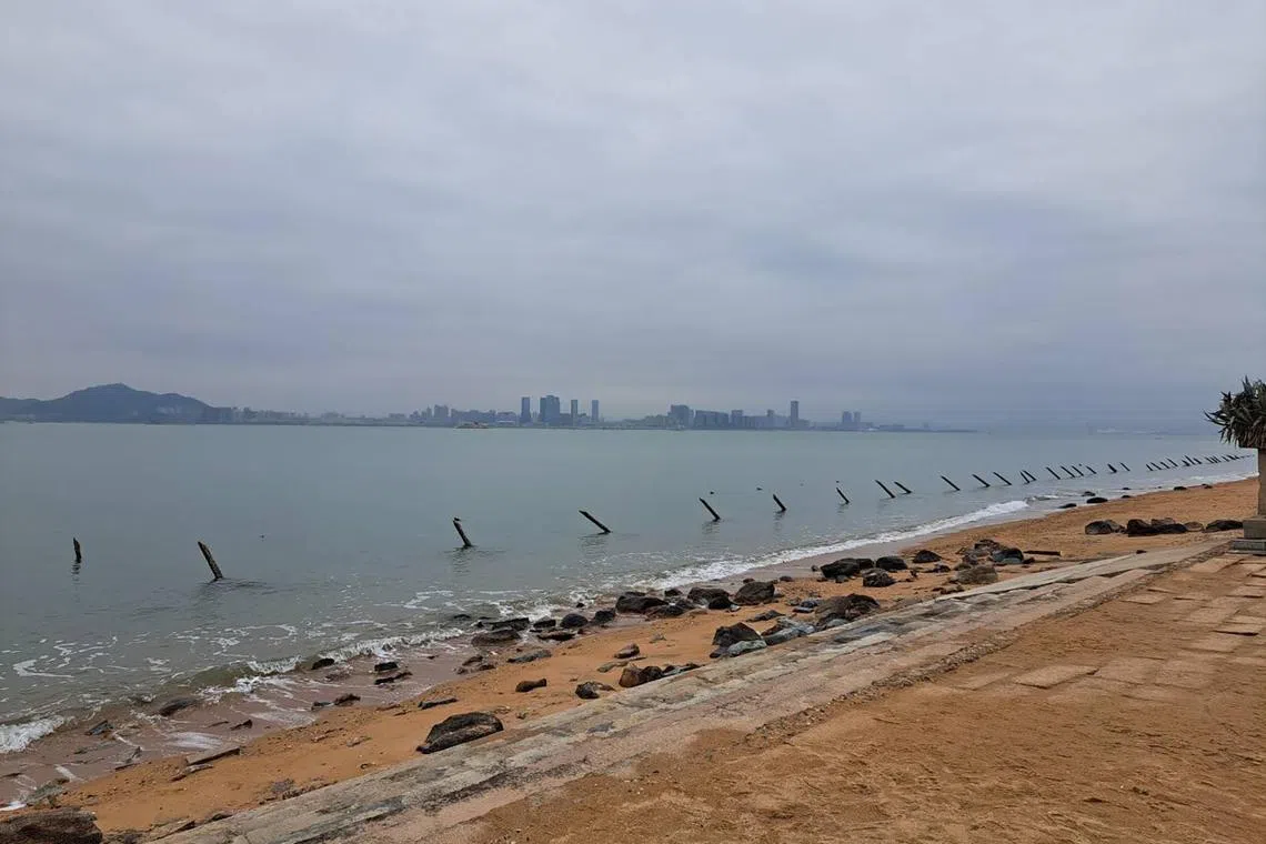 wyykinmen - Anti-landing spikes line the beaches of Kinmen, where visitors can see Xiamen in the distance on a clear day.

Credit: Yip Wai Yee
