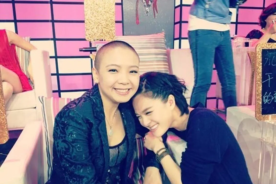 Chinese singer Wang Yunyi (left) and her close friend, Chinese actress Chen Sisi. The news of Wang's death was announced Chen in a Weibo post on June 28.