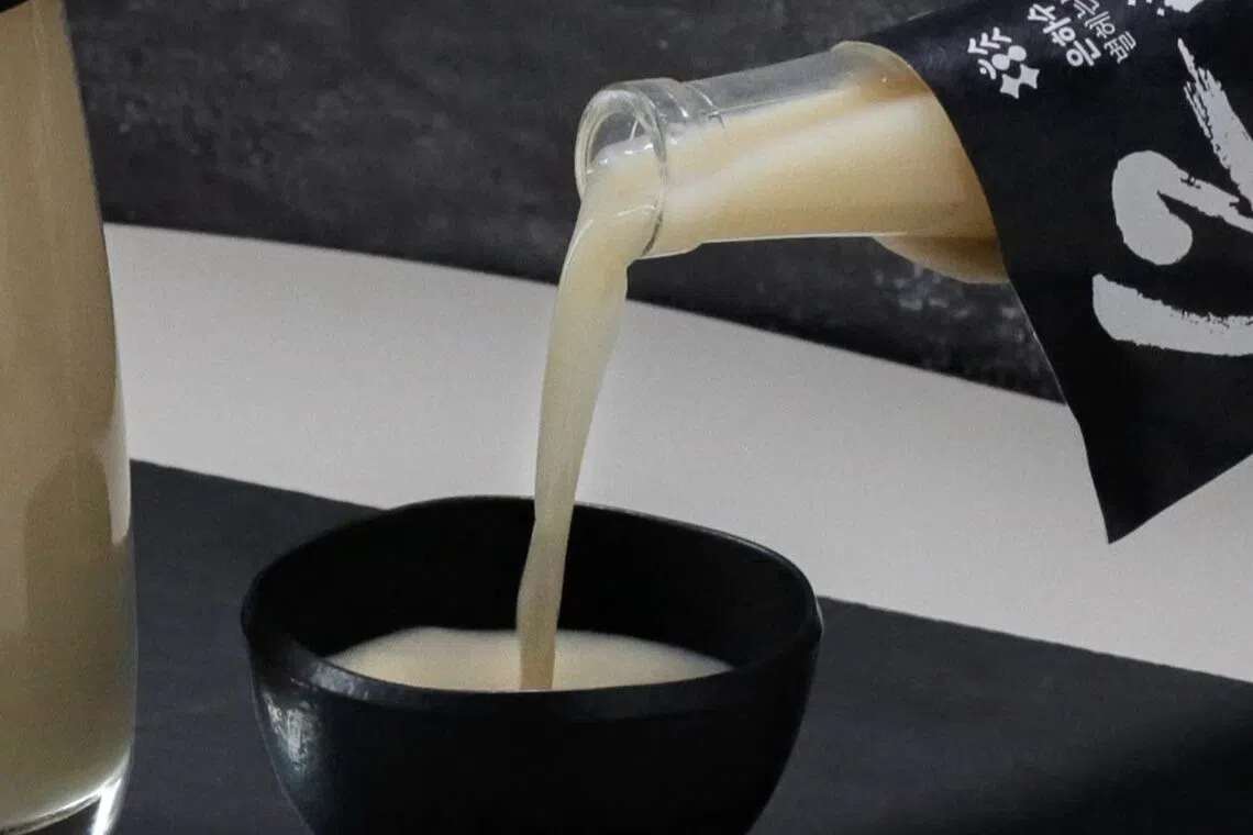 Selected for the official banquet of the Apec 2025 ministerial meeting, “A Night Counting Stars in the Milky Way” is a premium makgeolli brewed by Bal-Hyo Gongbang 1991.