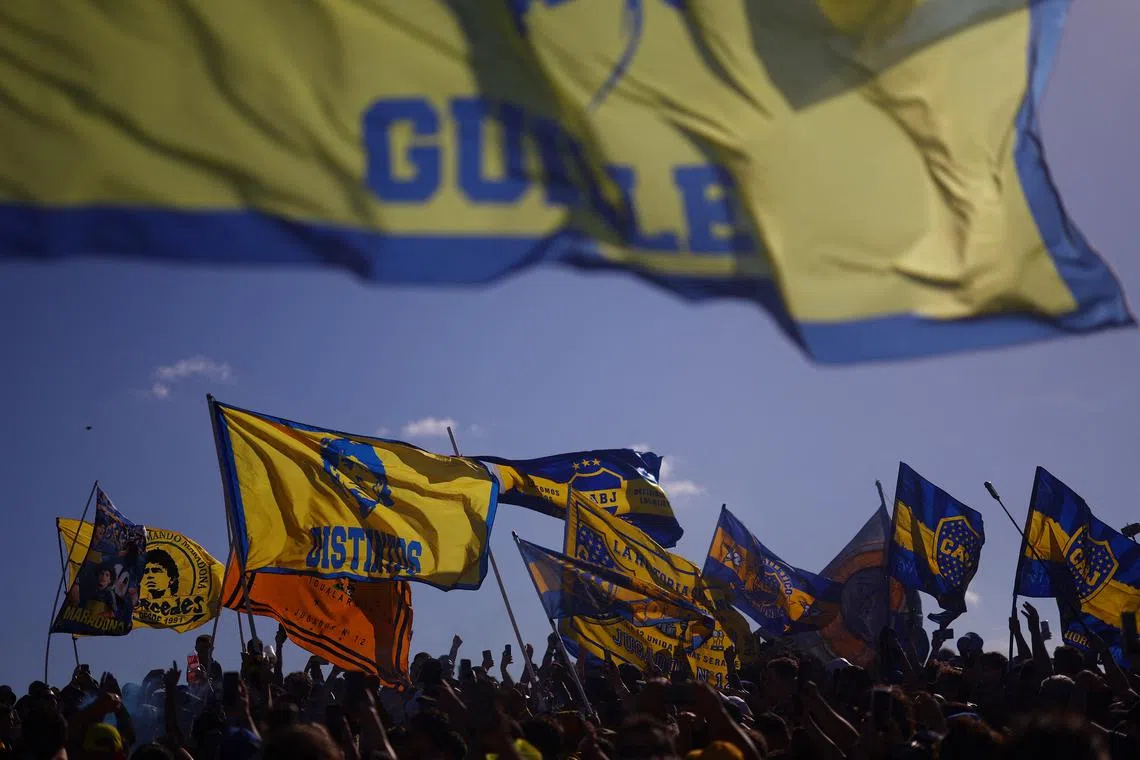 Soccer Football - FIFA Club World Cup - Previews - Boca Junior fans at Miami Beach - Miami Beach, - Florida, U.S. - June 15, 2025 Boca Junior fans react on Miami Beach REUTERS/Hannah Mckay