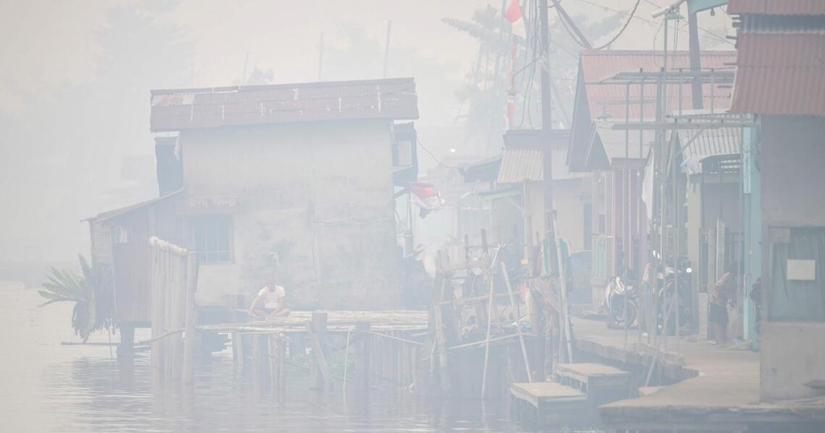 Indonesians on fire-ravaged island sue state for clean air