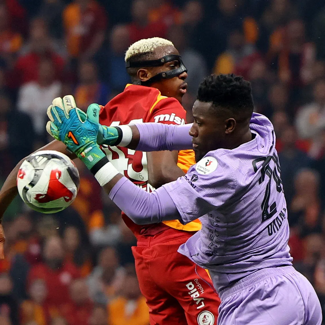 FILE PHOTO: Soccer Football - Super Lig - Galatasaray v Trabzonspor - Rams Park, Istanbul, Turkey - November 1, 2025  Trabzonspor's Andre Onana in action with Galatasaray's Victor Osimhen REUTERS/Murad Sezer/File Photo