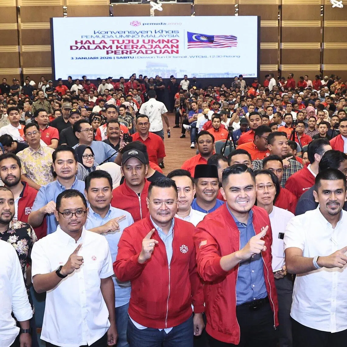 In a special convention, UMNO Youth has urged the party to leave the government and ally with PAS.