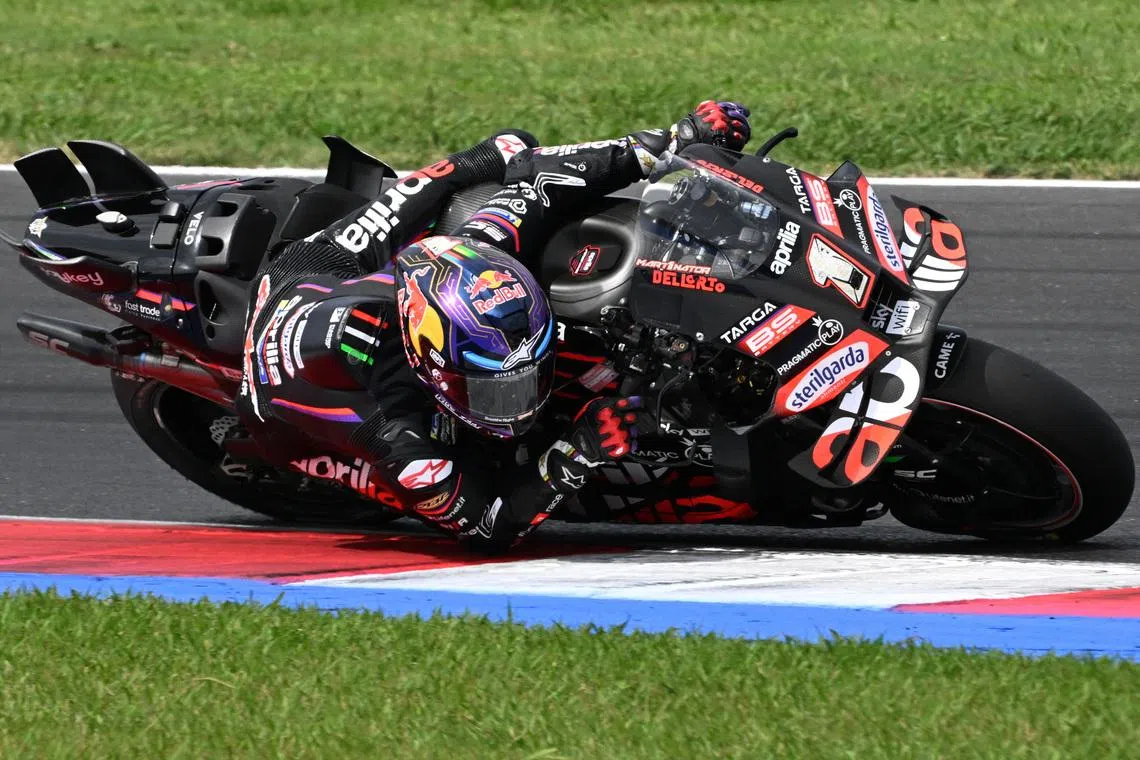 FILE PHOTO: MotoGP - San Marino Grand Prix - Misano World Circuit Marco Simoncelli, Misano, Italy - Spetember 14, 2025 Aprilia Racing's Jorge Martin in action during the race REUTERS/Jennifer Lorenzini/ File Photo