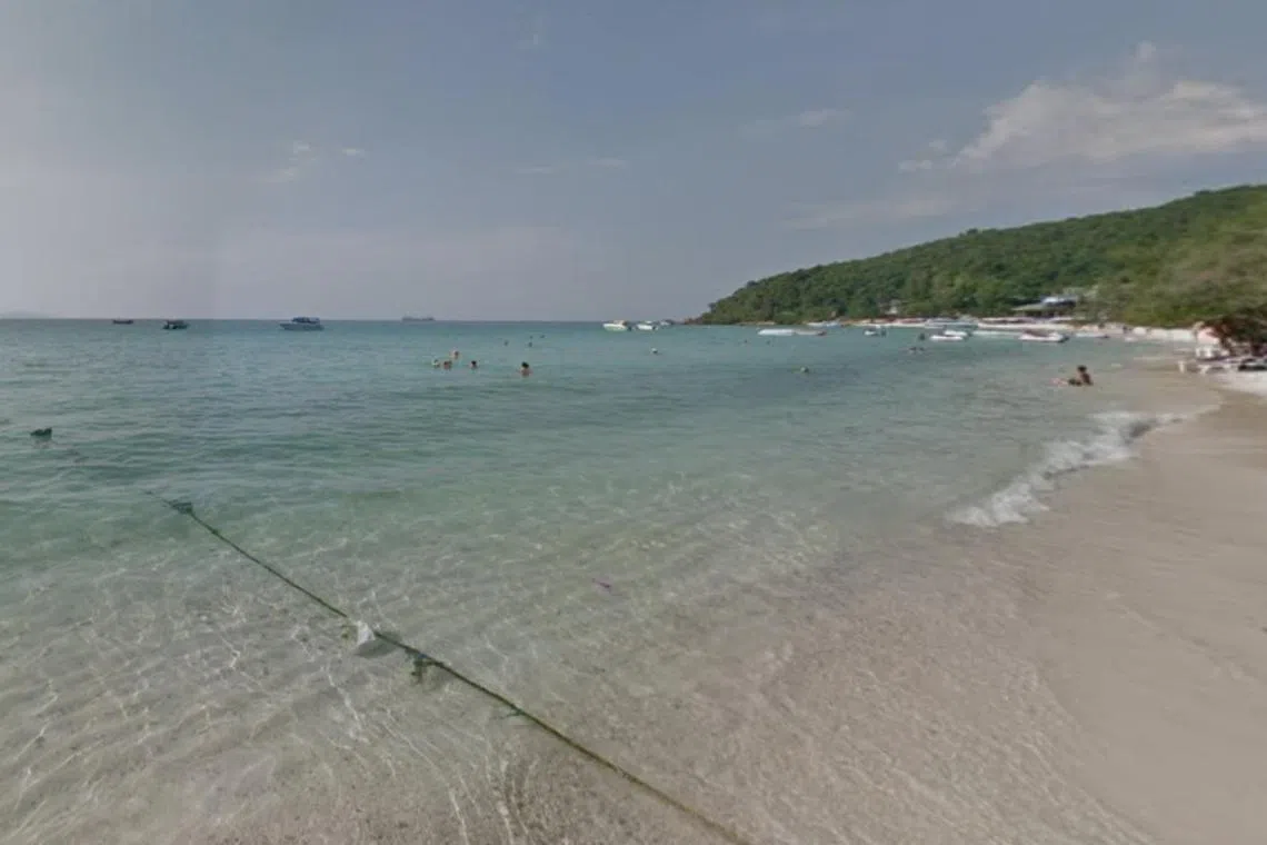 The pair, a 22-year-old Russian man and a 20-year-old Thai woman, had been swimming at Haad Tien Beach on Koh Larn.
