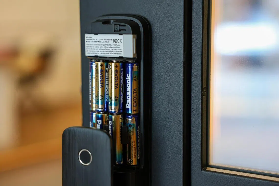 Digital locks use either alkaline batteries or rechargeable lithium batteries.