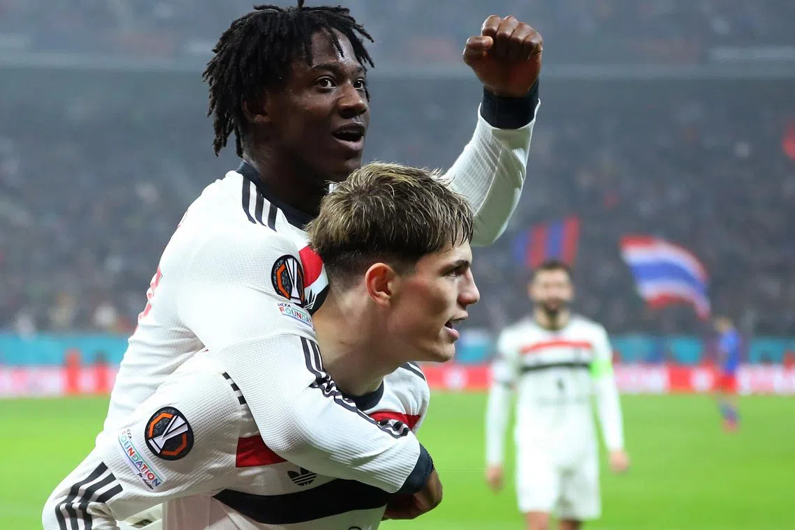 Soccer Football - Europa League - FCSB v Manchester United - National Arena, Bucharest, Romania - January 30, 2025 Manchester United's Kobbie Mainoo celebrates scoring their second goal with Alejandro Garnacho Inquam Photos via REUTERS/Stefan Constanttin