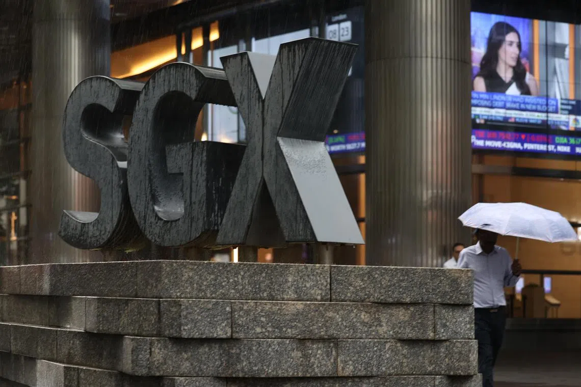 CMG20231215-HengYY01 / 王彦燕 / SGX Centre 新加坡交易所 [Shenton Way] SGX logo in front of the SGX Centre building at Shenton Way.
