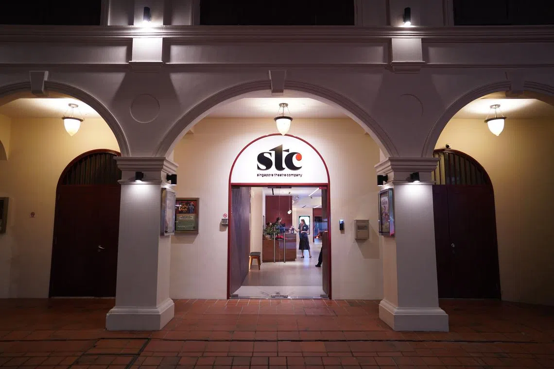 Singapore Theatre Company (STC) will return to its old name of 31 years, Singapore Repertory Theatre (SRT) after members of the theatre community objected to its new name. 