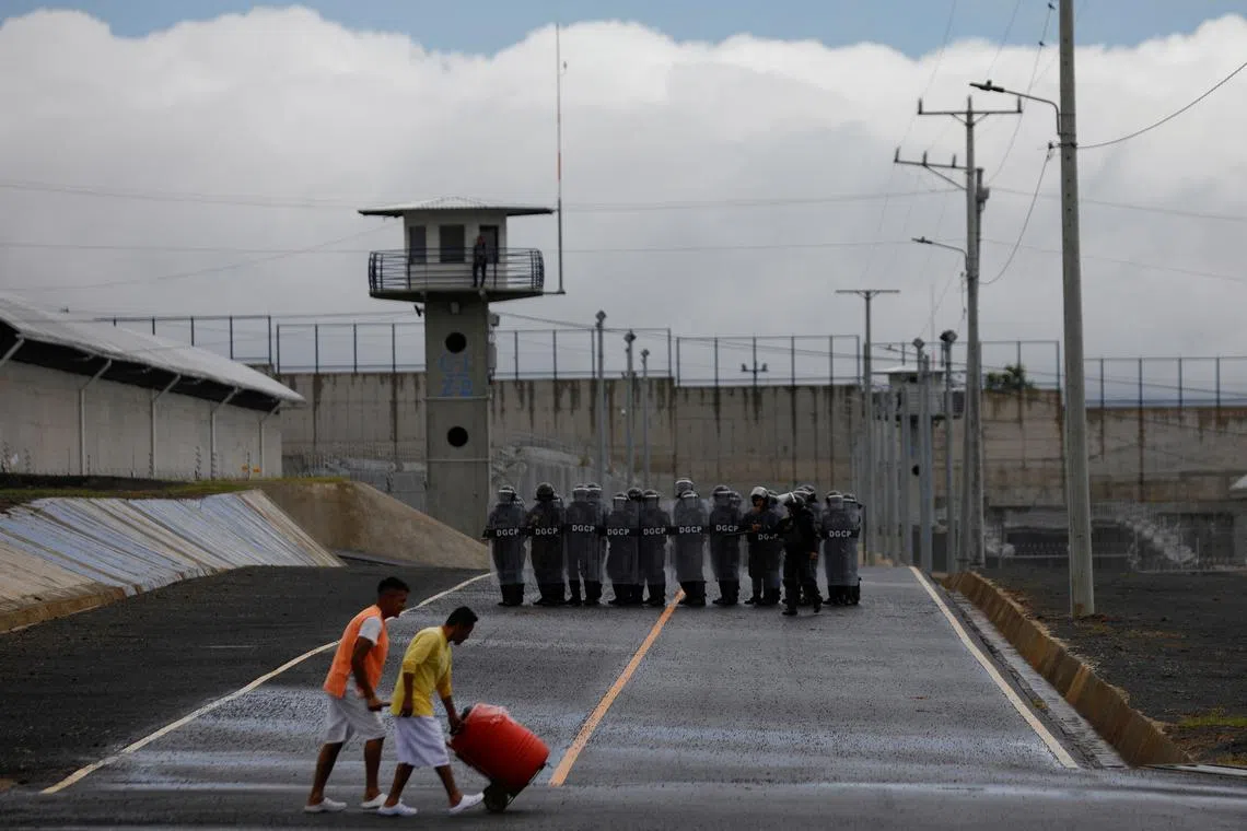 Wardens in anti-riot gear take part in a practice, during a tour in the \"Terrorism Confinement Center\" (CECOT) complex, which according to El Salvador's President, Nayib Bukele, is designed to hold 40,000 inmates, in Tecoluca, El Salvador October 12, 2023. REUTERS/Jose Cabezas/File Photo
