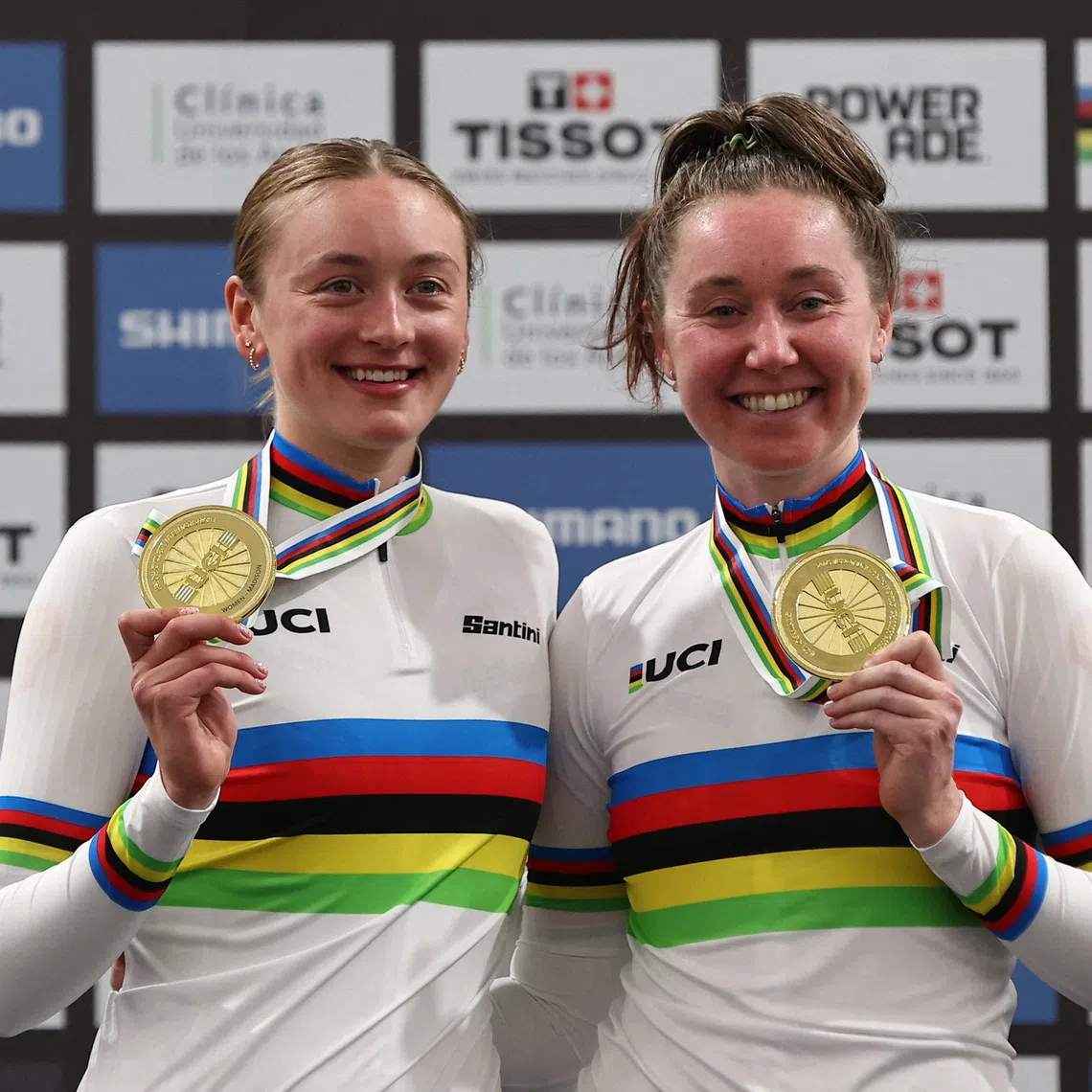 Cycling - UCI Track World Championships - Penalolen Velodrome, Santiago, Chile - October 25, 2025 Gold medallists Britain's Madelaine Leech and Katie Archibald celebrate during the medal ceremony for the women's madison REUTERS/Agustin Marcarian