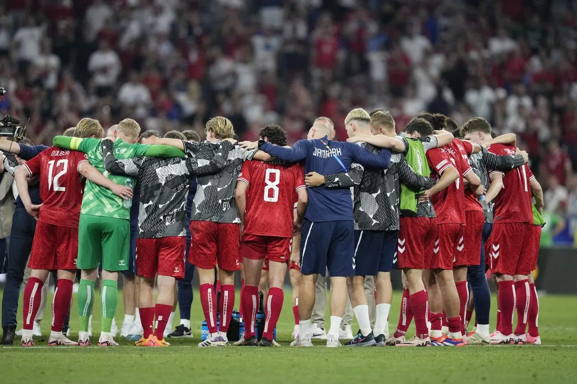Soccer Football - Euro 2024 - Group D - Denmark v Serbia - Munich Football Arena, Munich, Germany - June 25, 2024 Denmark players on a huddle after the match REUTERS/Fiona Noever