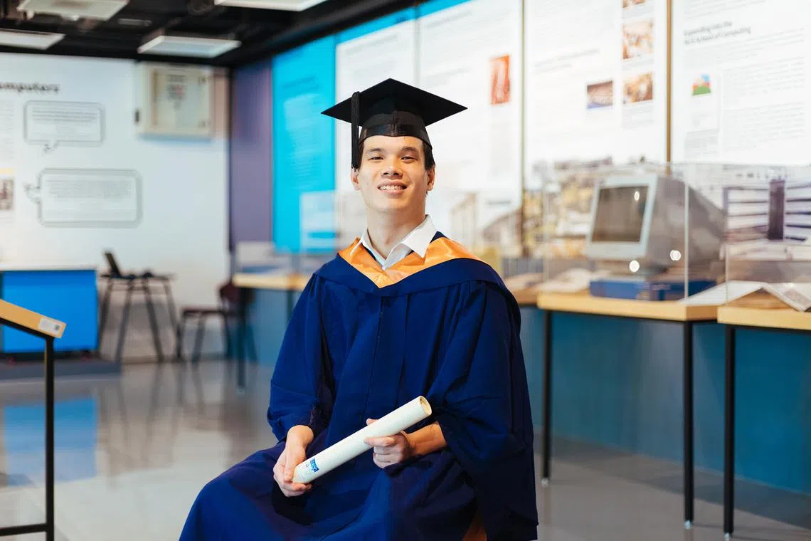 Mr Ng Jun Kang earned an honours degree in computer science with distinction.