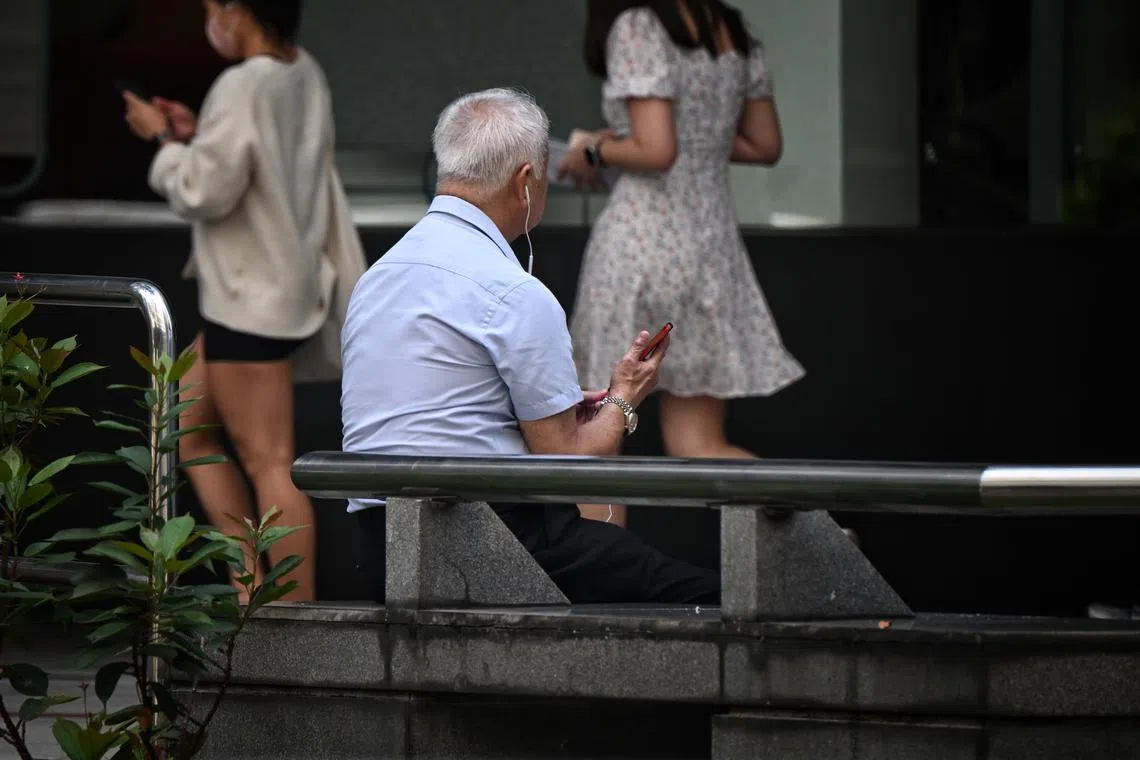 ST20231026_202389551081 Kua Chee Siong/ pixgeneric/ Generic pix of an elderly office worker taking a rest along Robinson Road on Oct 26, 2023.