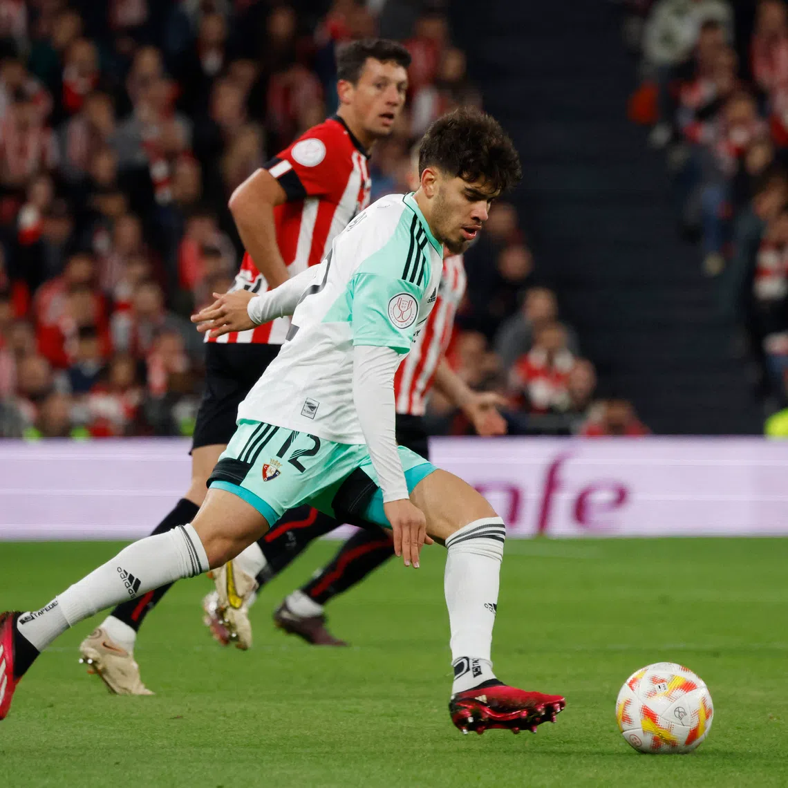 Soccer Football - Copa del Rey - Semi Final - Second Leg - Athletic Bilbao v Osasuna - San Mames, Bilbao, Spain - April 4, 2023 Osasuna's Ez Abde in action REUTERS/Vincent West