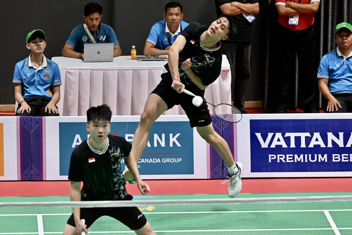Singapore’s badminton doubles pair Nge Joo Jie and Johann Prajogo (right) lost their SEA Games semi-final match to Indonesia’s Pramudya Kusumawardana and Yeremia Rambitan.