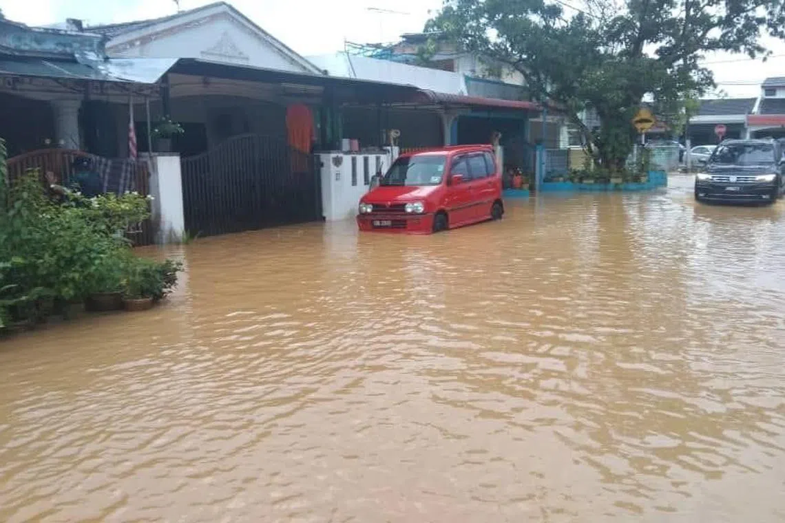 A downpour on Friday afternoon inundated several areas in Johor Bahru as areas in Malaysia’s southern state Johor continues to be stricken by floods.