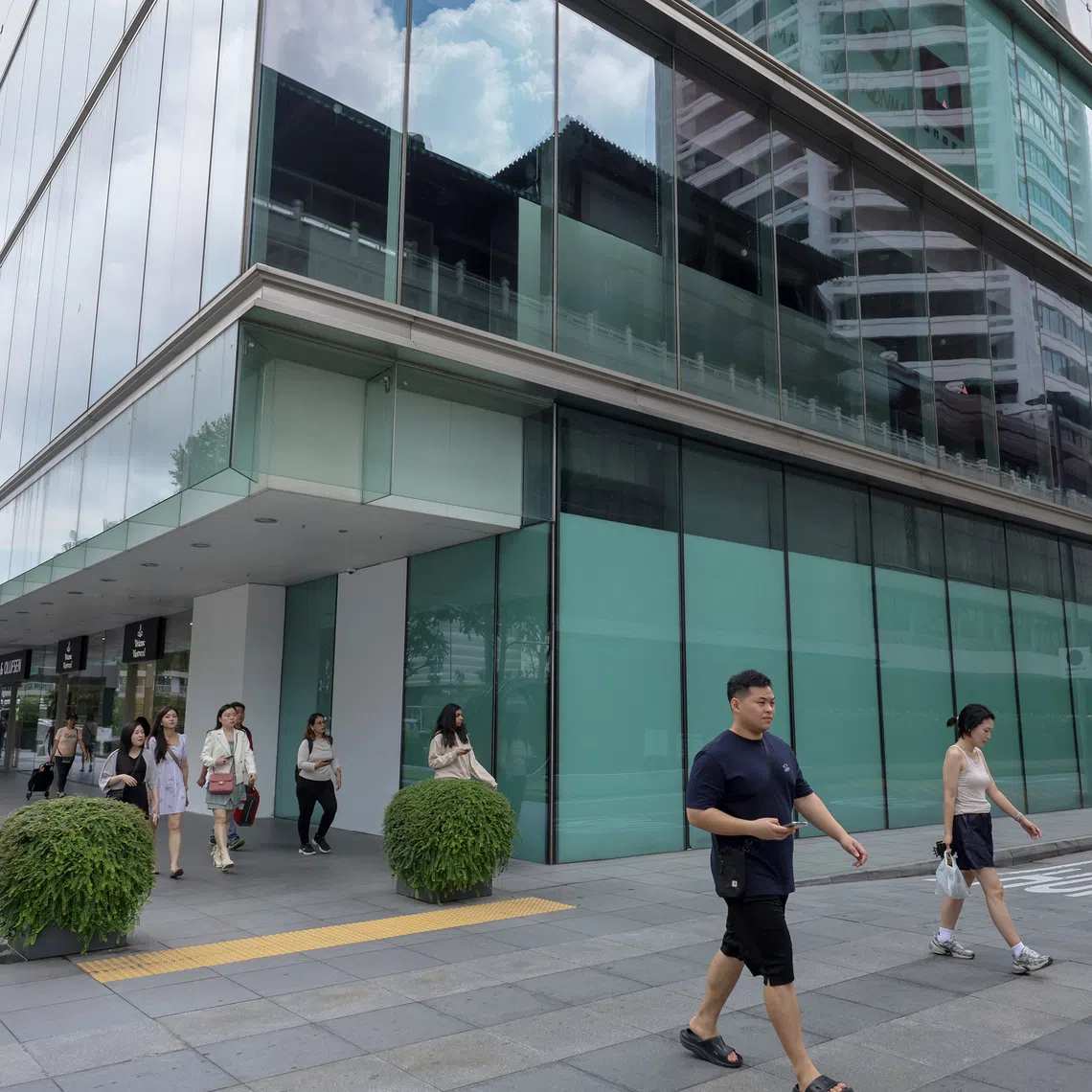 The first 10 months of 2025 also saw 3,357 new food and beverage (F&B) outlets being registered, while there were 2,431 closures.