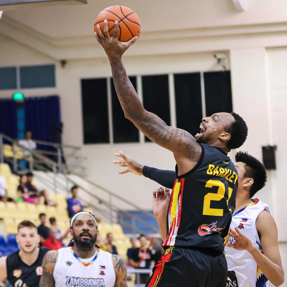 Kentrell Barkley scored a whopping 41 points to help the Singapore Slingers beat Zamboanga Valientes 97-87 and qualify for the semi-finals of the 2023 Asean Basketball League Invitational.