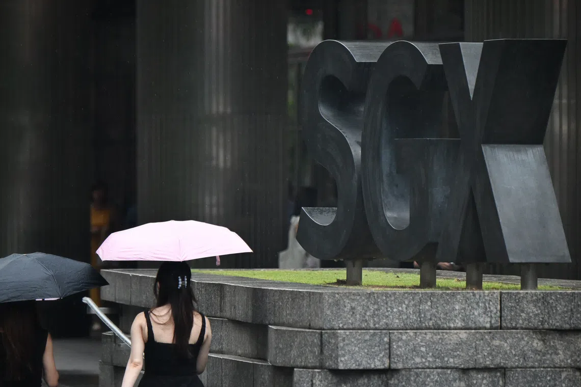 Across the broader market, losers outnumbered gainers 299 to 268, after two billion securities worth $1.4 billion changed hands.