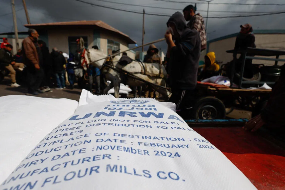 Displaced Palestinians wait to receive United Nations Relief and Works Agency (UNRWA) aid, amid the ongoing conflict between Israel and the Palestinian Islamist group Hamas, in Rafah, in the southern Gaza Strip, March 7, 2024. REUTERS/Mohammed Salem/File Photo