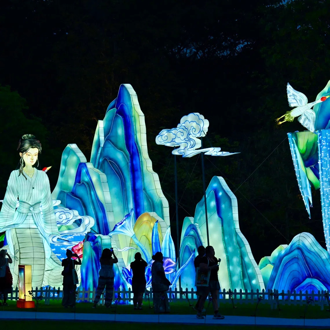 Lights by the Lake 2026 takes visitors on a journey through The Legend Of The White Snake, one of China’s most beloved folktales.